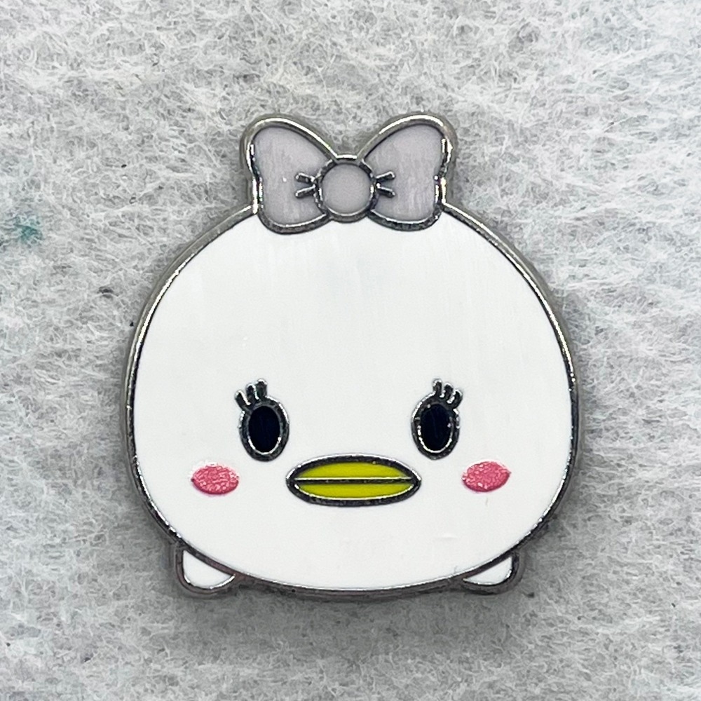 🔮 5/$25 Disney Daisy Duck Tsum Tsum Pin